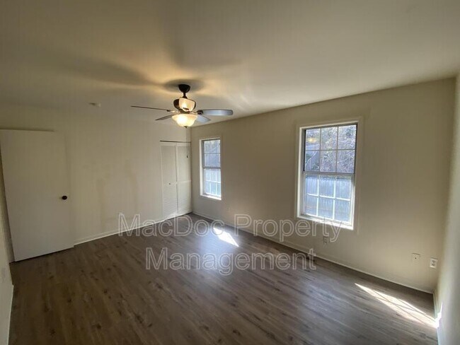 Building Photo - 108 Kings Mill Dr