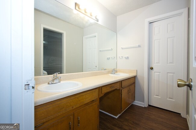 Building Photo - 3252 Inez Dr