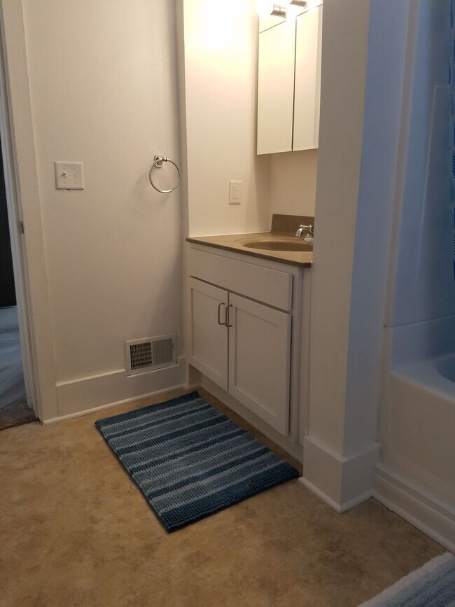 Building Photo - Grand Rapids, MI Downtown 2-Story Victorian-Style Cottage