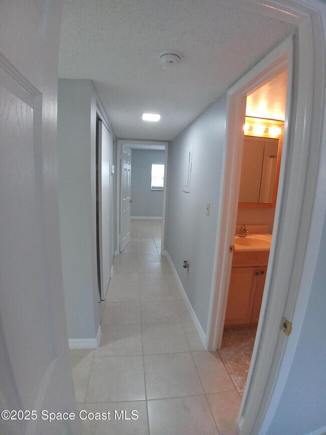 Building Photo - 183 Ulster Ln