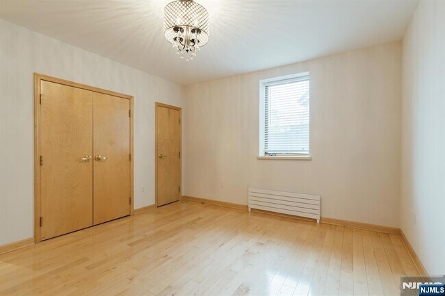 Building Photo - 30 Park Ave