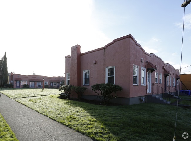 Building Photo - Bowling Green Apartments