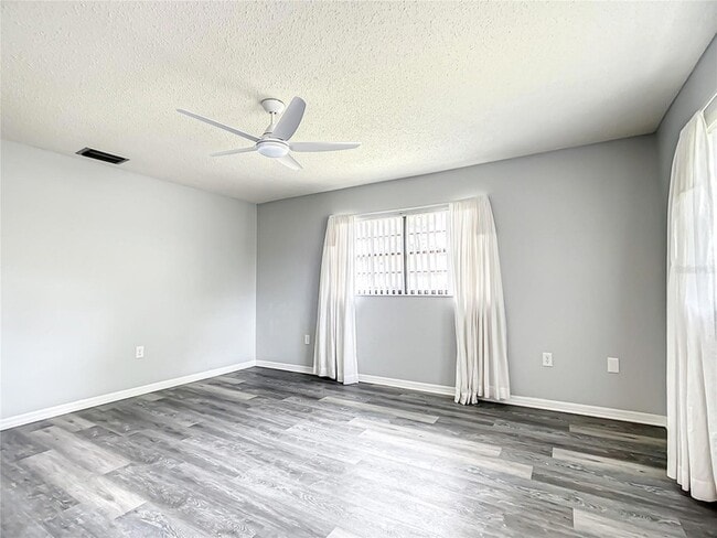 Building Photo - 5576 W Pine Cir