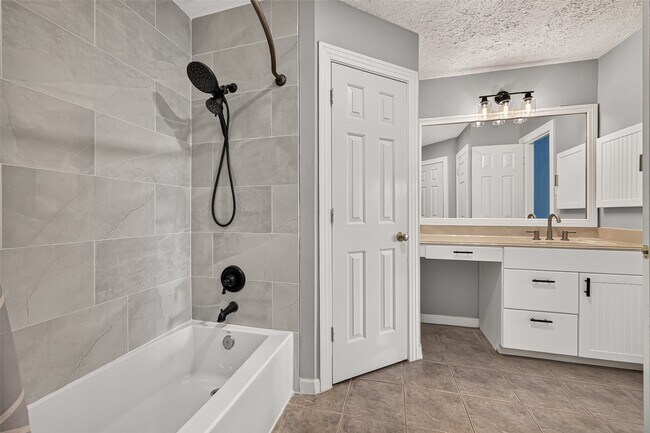 Building Photo - 6419 Paso Del Sol Dr