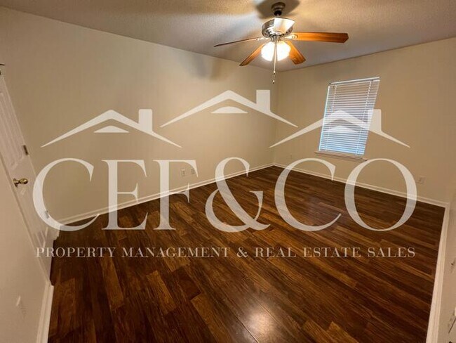 Building Photo - Lovely 2 bedroom 2 bathroom townhome now available.