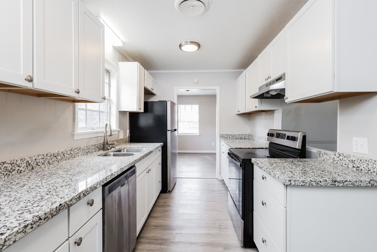 Building Photo - 329 Glen Rose Dr