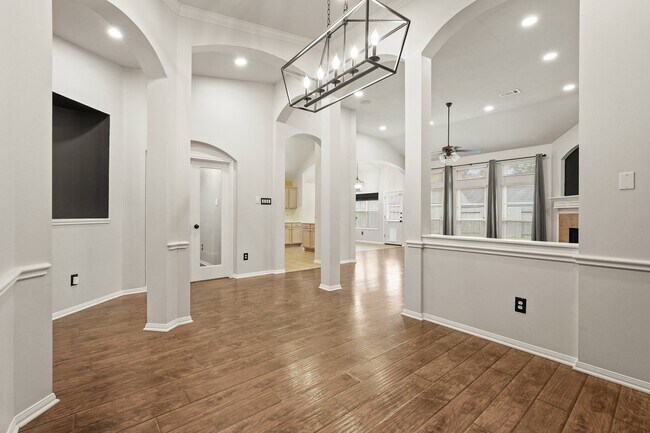 Building Photo - 18303 Heathridge Ln