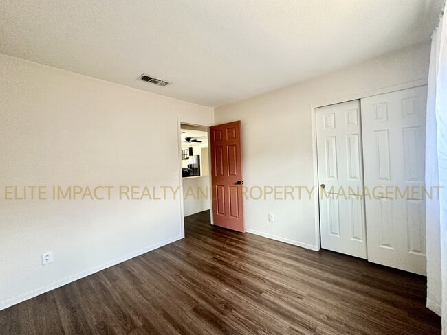 Building Photo - 10930 S San Clemente Camino