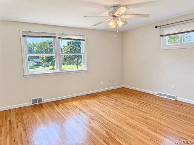 Building Photo - 220 Garden Pkwy