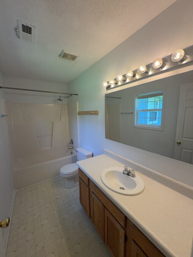Building Photo - 436 Dion Dr