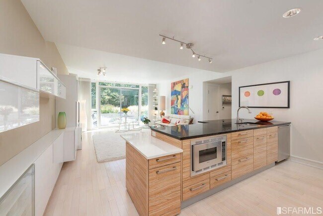 Building Photo - 631 Folsom St