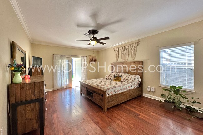Building Photo - AVAILABLE IN AUG! 5BR/3BA IN S. CRESTVIEW