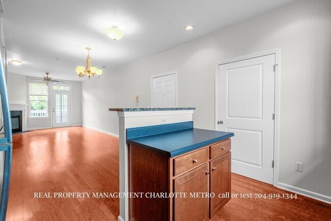 Building Photo - Charming 2 Bed, 2 Bathroom city Retreat Near Uptown Charlotte & Greenway Access