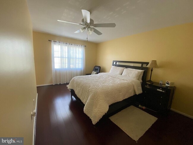 Building Photo - 8207 Stationhouse Ct