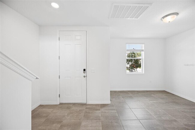 Building Photo - 2339 White Tail St