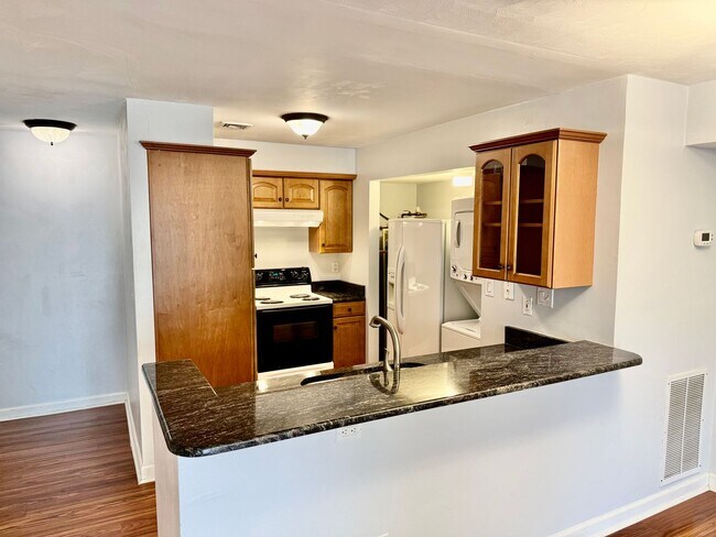 Building Photo - Ready NOW!!!! 2-Bedroom Condo In Ghent! Re...