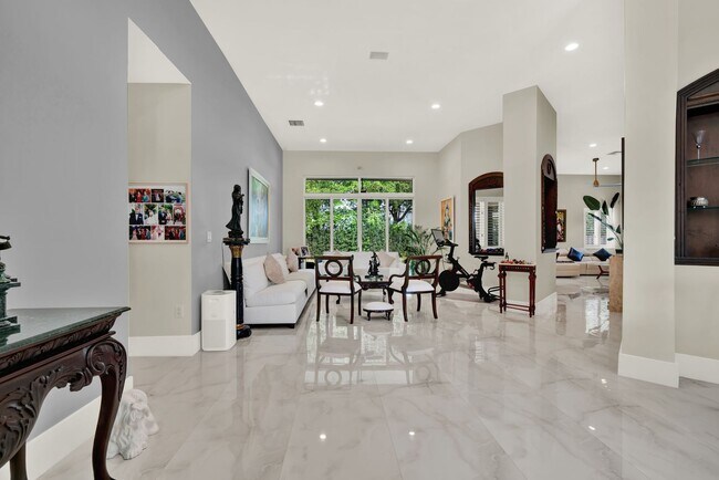 Building Photo - Elegant 4-Bedroom Pool Home in Exclusive G...