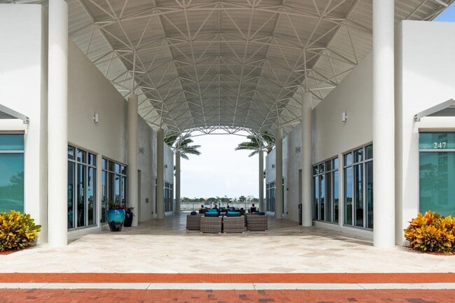 Building Photo - 2/2 in Marina Grande