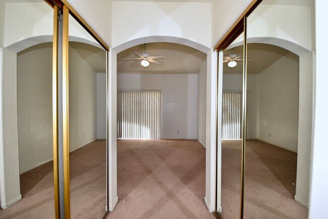 Building Photo - COZY 2 BED 2 BATH CONDO ON 2ND FLOOR AT PA...