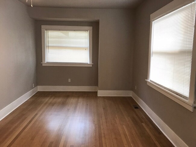 Building Photo - 1323 10th Ave