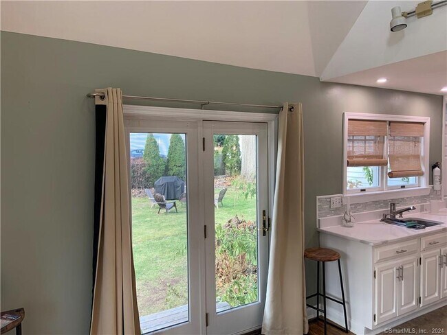 Building Photo - 9 Beech St