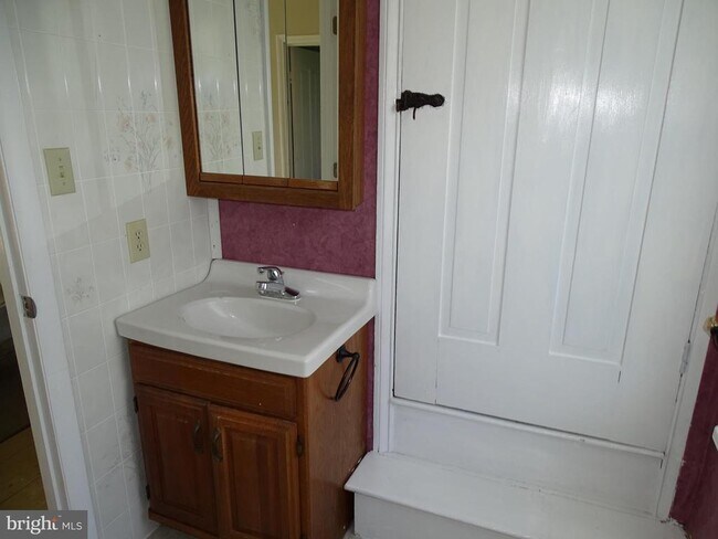 Building Photo - 1410 Gillan Dr