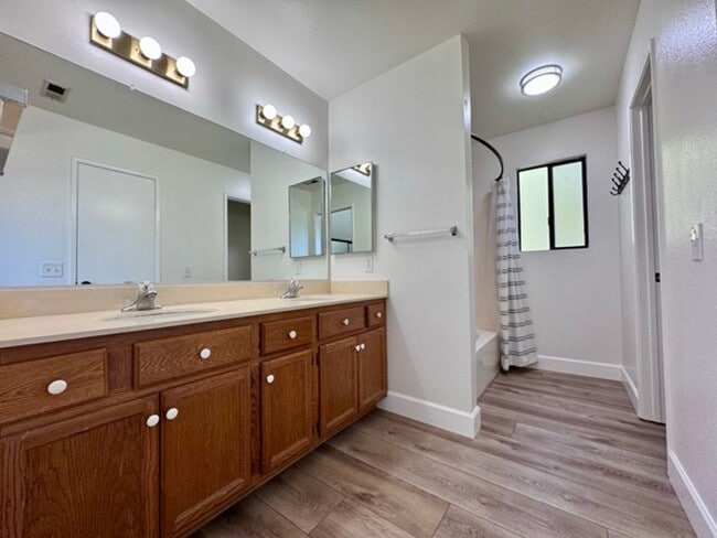 Building Photo - Spacious 4 Bedroom Home in Temecula’s Vine...