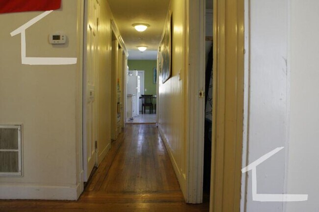 Building Photo - BU Brookline Area Spacious 5b/2b Large  Rooms, These don't last long  Hurry!