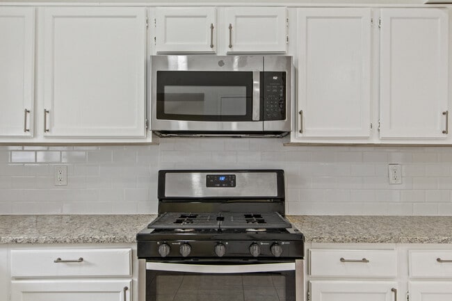 Building Photo - 7019 Yardley Dr