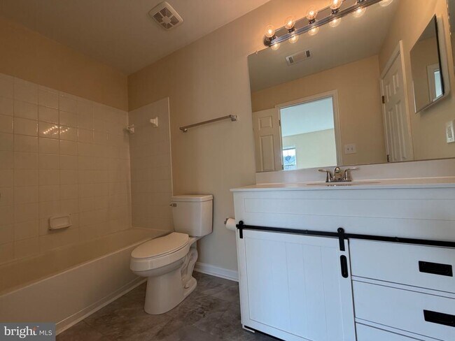 Building Photo - 359 Snyder Ln