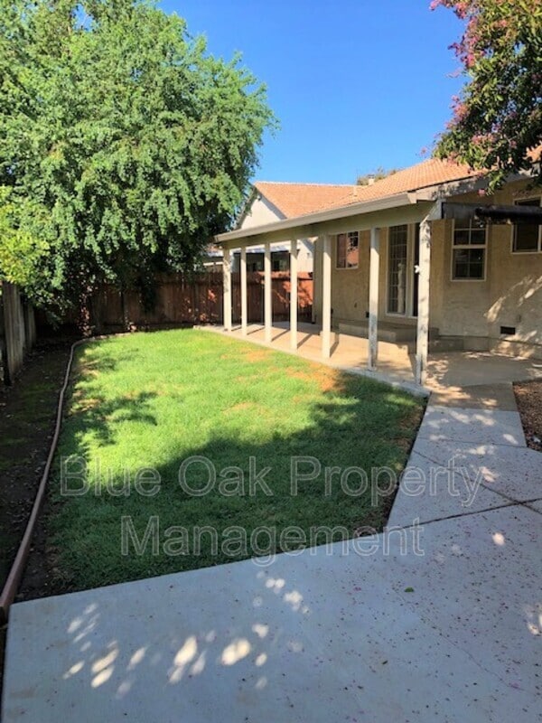 Building Photo - 2158 Robailey Dr