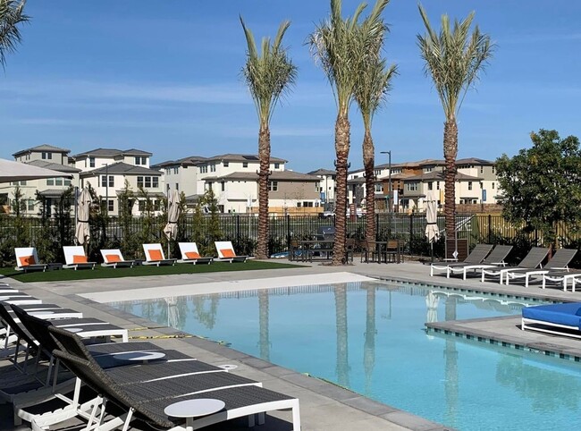 Building Photo - 4BD/3.5B Home in Dublin's Boulevard Community, a Stone's Throw Away From Persimmon and Hacienda!