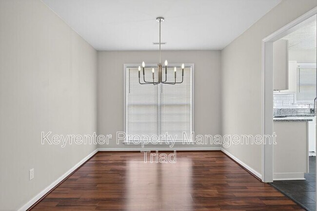 Building Photo - 701 Ashcroft Rd