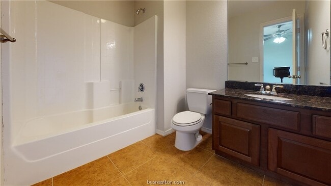 Building Photo - 2501 Horse Shoe Dr