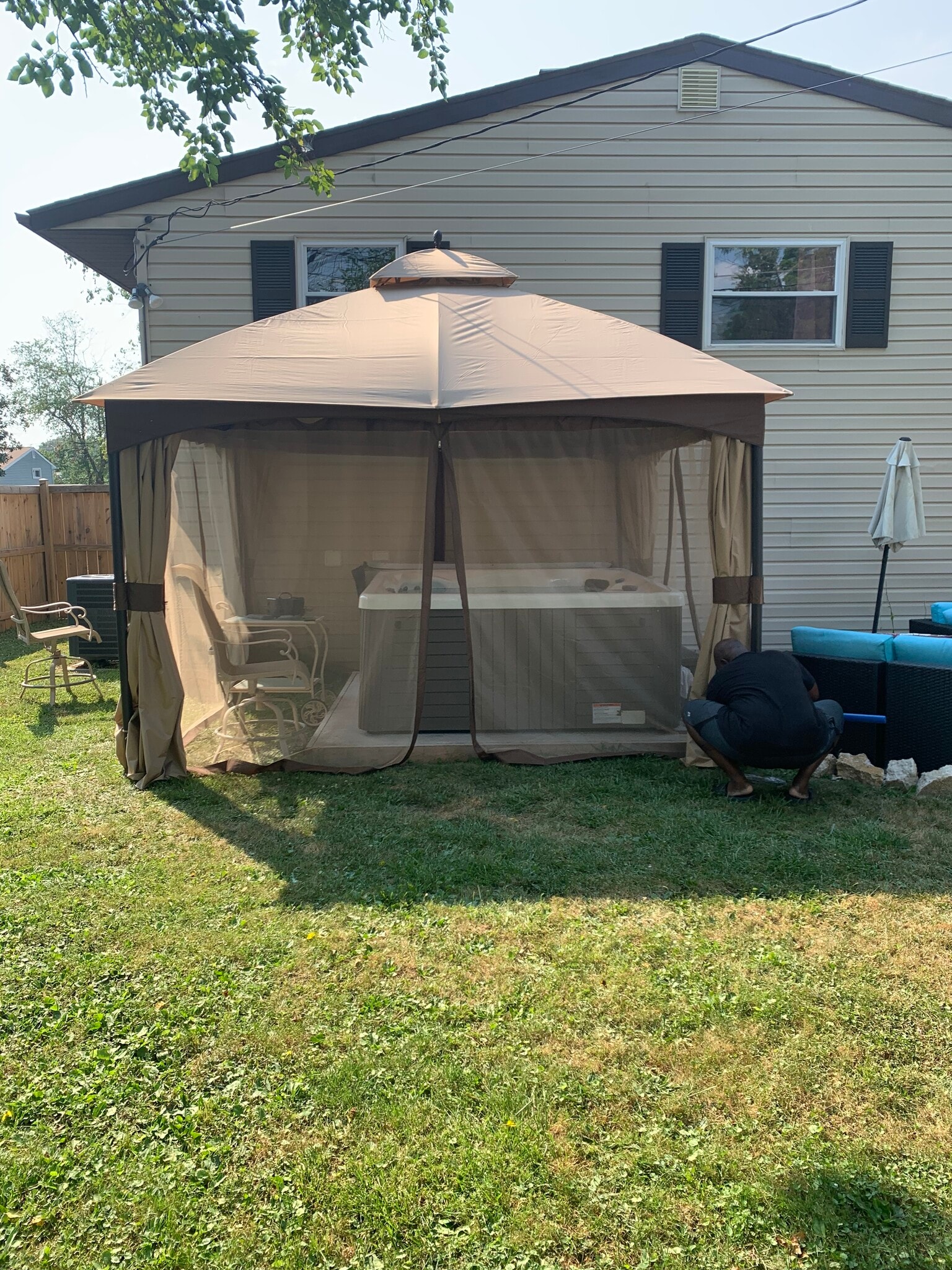 Hot tub (optional) - 3327 Essex Rd