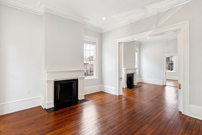 Building Photo - Historic One Bedroom Apartment in Downtown Savannah