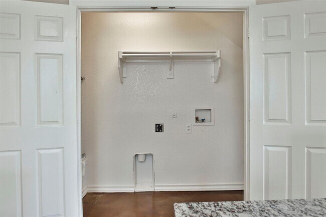 Building Photo - ? Spacious & Stylish 4-Bedroom Duplex?