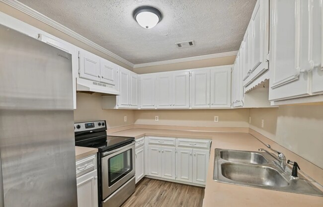 Building Photo - 393 Forest Park Dr
