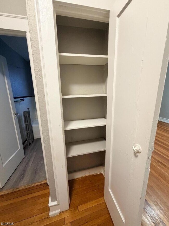 Building Photo - 17 Elwood Pl