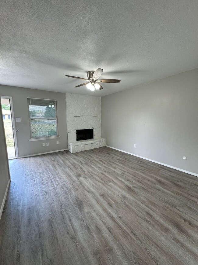 Primary Photo - Move In Special! 2 bedrooms 1.5 bath townhome