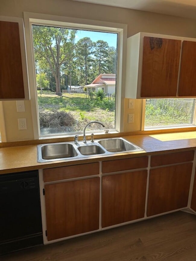 Building Photo - 4/2/1  LISD Fenced yard and pet friednly