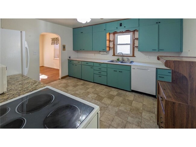 Building Photo - 301 Giles Pl