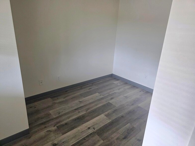 Building Photo - 300 Whitesell Ave W