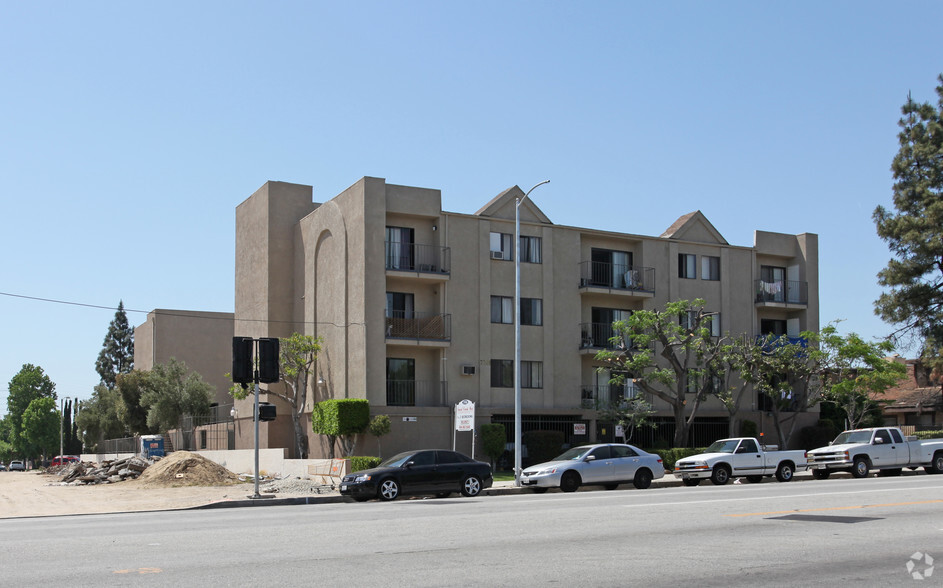 Primary Photo - Laurel Canyon West