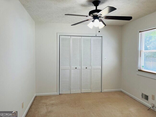 Building Photo - 2289 Roscoe Rd