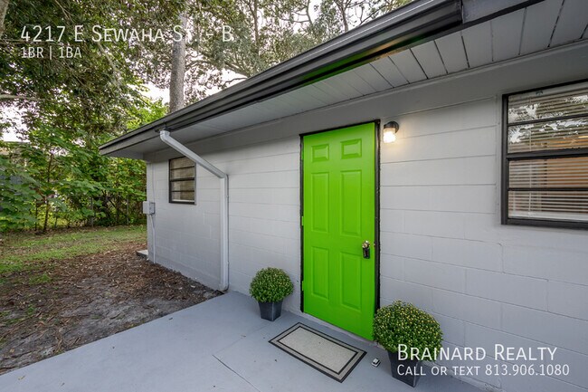 Primary Photo - 4217 E Sewaha St
