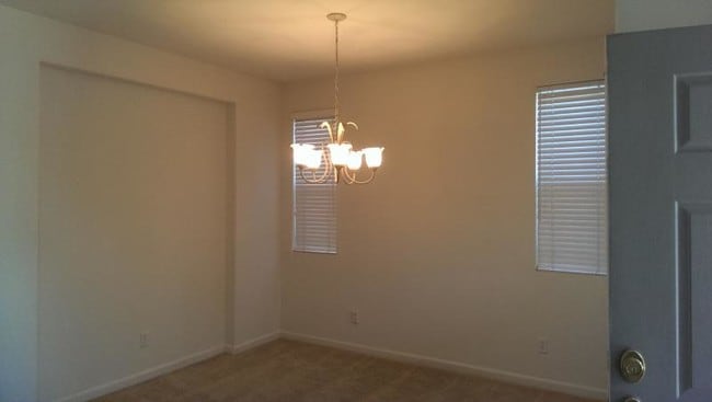 Building Photo - 1539 Figueroa Dr