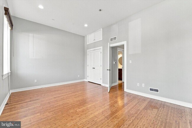 Building Photo - 655 59 N 16th Street Unit 1