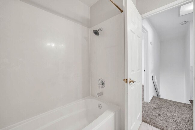Building Photo - 3926 Oak Villa Cir