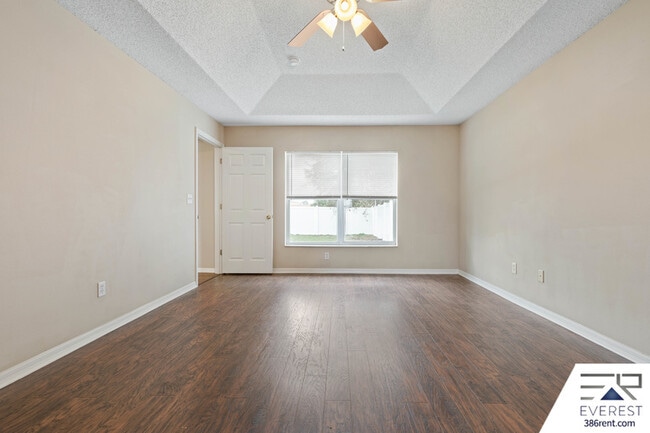 Building Photo - 39 Firethorn Ln
